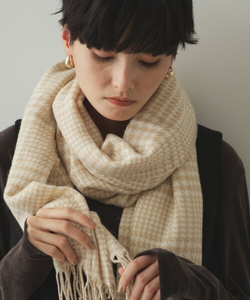 OPAQUE.CLIP（オペークドットクリップ）の「◆千鳥チェックストール（ストール/ショール・レディース・ベージュ/グレー系4/ブラック・00）」の4枚目の写真