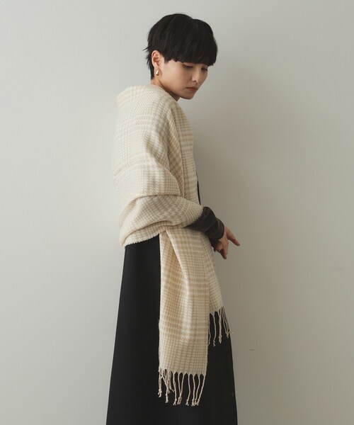 OPAQUE.CLIP（オペークドットクリップ）の「◆千鳥チェックストール（ストール/ショール・レディース・ベージュ/グレー系4/ブラック・00）」の9枚目の写真