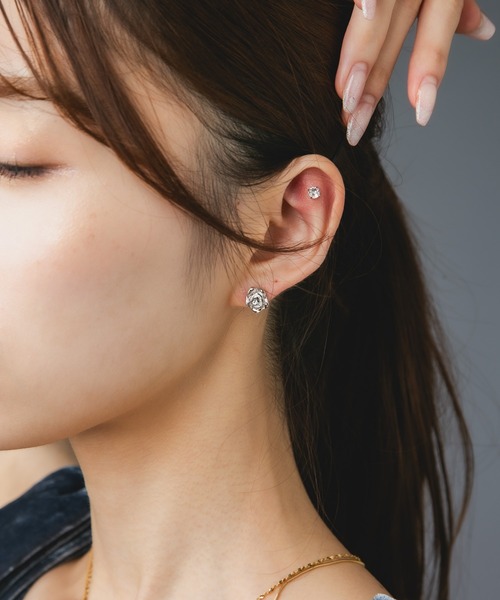 Os accessory(オズアクセサリー)の「Os -オズ- 【金属アレルギー対応】メタルローズピアス(ピアス(両耳用)・レディース・ゴールド/シルバー・ONE SIZE)」の6枚目の写真