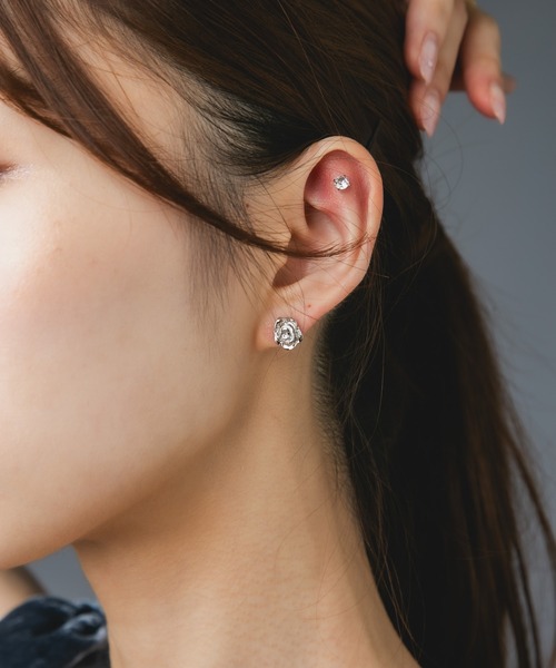 Os accessory(オズアクセサリー)の「Os -オズ- 【金属アレルギー対応】メタルローズピアス(ピアス(両耳用)・レディース・ゴールド/シルバー・ONE SIZE)」の7枚目の写真