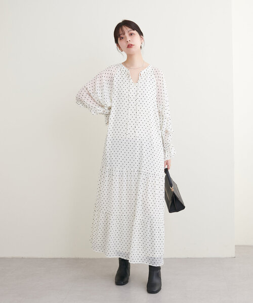 natural couture(ナチュラルクチュール)の「フリルトリム袖ティアードワンピース(ワンピース・レディース・オフホワイト/ネイビー・MEDIUM/LARGE)」の22枚目の写真