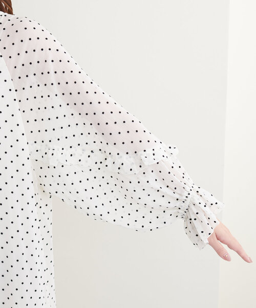 natural couture(ナチュラルクチュール)の「フリルトリム袖ティアードワンピース(ワンピース・レディース・オフホワイト/ネイビー・MEDIUM/LARGE)」の11枚目の写真