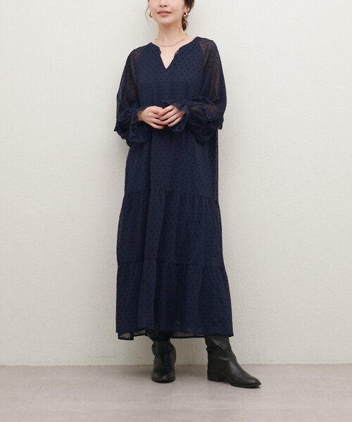 natural couture(ナチュラルクチュール)の「フリルトリム袖ティアードワンピース(ワンピース・レディース・オフホワイト/ネイビー・MEDIUM/LARGE)」の9枚目の写真