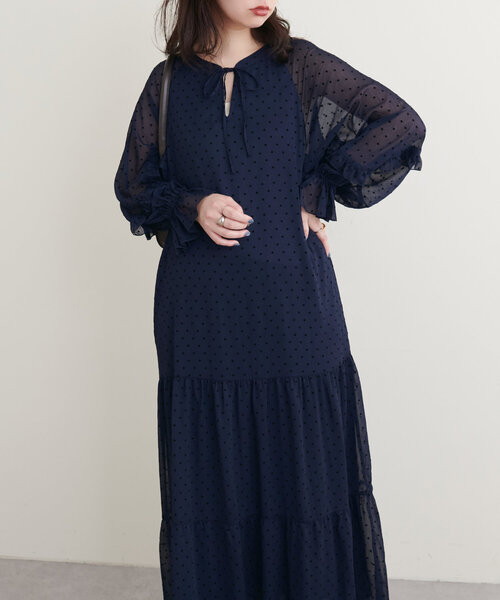 natural couture(ナチュラルクチュール)の「フリルトリム袖ティアードワンピース(ワンピース・レディース・オフホワイト/ネイビー・MEDIUM/LARGE)」の16枚目の写真