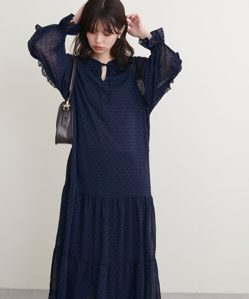natural couture(ナチュラルクチュール)の「フリルトリム袖ティアードワンピース(ワンピース・レディース・オフホワイト/ネイビー・MEDIUM/LARGE)」の17枚目の写真