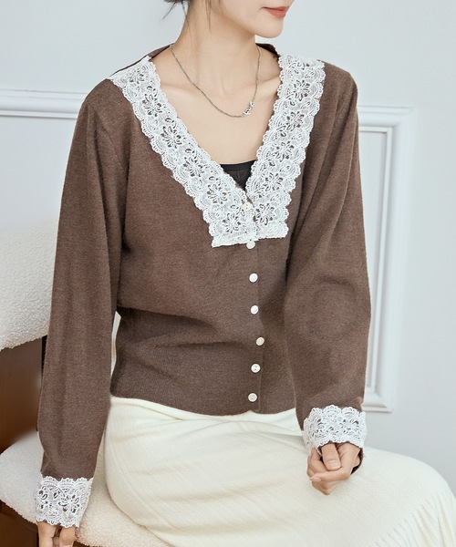 Lace Ladies(レースレディース)の「Vネック 配色レース ソフト ニット カーディガン(カーディガン/ボレロ・レディース・ネイビー/ブラウン/ピンク/アイボリー/ブラック・FREE)」の7枚目の写真