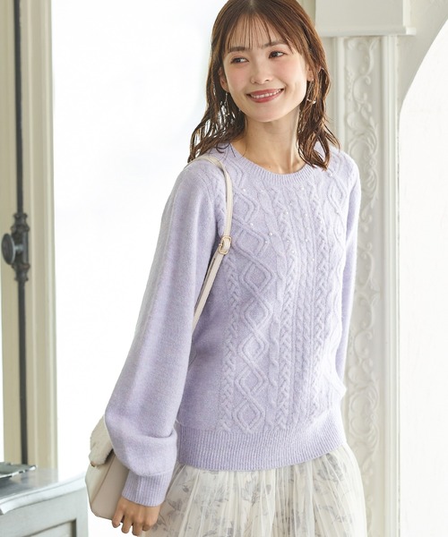 Honeys（ハニーズ）の「【ふんわりもちもち】ケーブル編パール付ニット