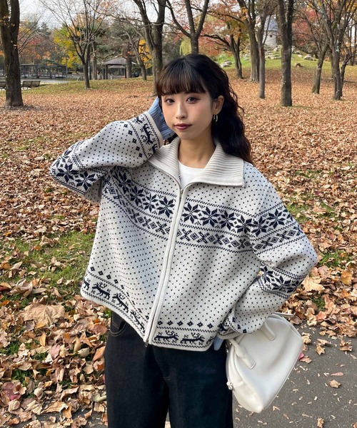 Chillfar（チルファー）の「ノルディック柄ジップニットカーデ（カーディガン/ボレロ・レディース・ネイビー/チャコール/レッド/アイボリー/ブラウン・FREE）」の9枚目の写真