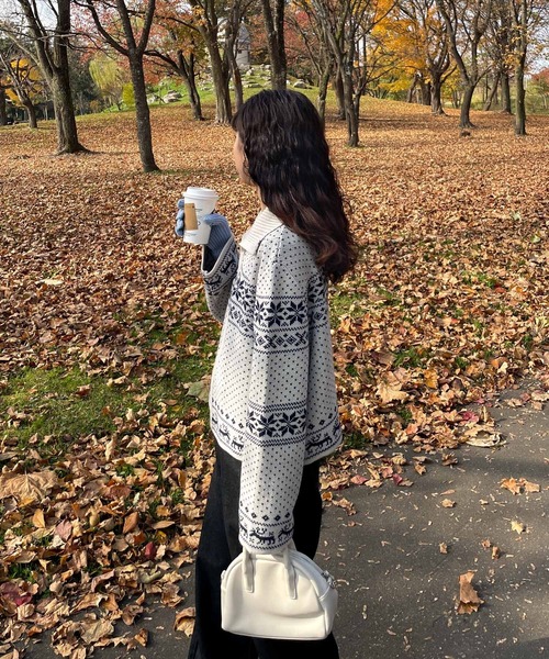 Chillfar（チルファー）の「ノルディック柄ジップニットカーデ（カーディガン/ボレロ・レディース・ネイビー/チャコール/レッド/アイボリー/ブラウン・FREE）」の11枚目の写真