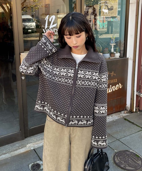 Chillfar（チルファー）の「ノルディック柄ジップニットカーデ（カーディガン/ボレロ・レディース・ネイビー/チャコール/レッド/アイボリー/ブラウン・FREE）」の21枚目の写真