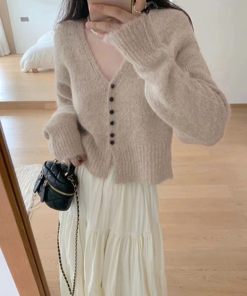 Chiina(チーナ)の「Chiina/スリム Vネック シャギーニットカーディガン(カーディガン/ボレロ・レディース・ベージュ/ホワイト/ブラウン/ピンク/グレー/ライトブルー・FREE)」の17枚目の写真