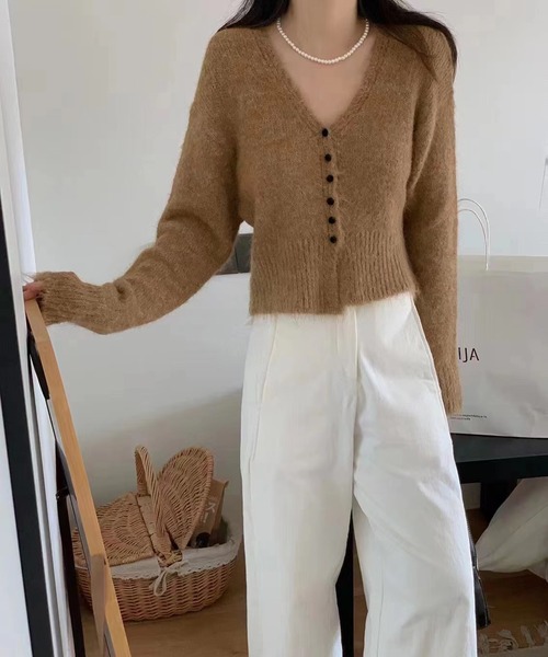 Chiina(チーナ)の「Chiina/スリム Vネック シャギーニットカーディガン(カーディガン/ボレロ・レディース・ベージュ/ホワイト/ブラウン/ピンク/グレー/ライトブルー・FREE)」の19枚目の写真