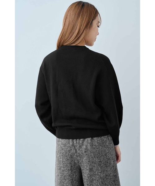 IEDIT（イディット）の「ＩＥＤＩＴ　コットン混ミラノリブ素材でロングシーズン活躍　ふんわり袖ニット（ニット/セーター・レディース・ホワイト/ブラック・M/L/LL/3L/S/4L）」の6枚目の写真