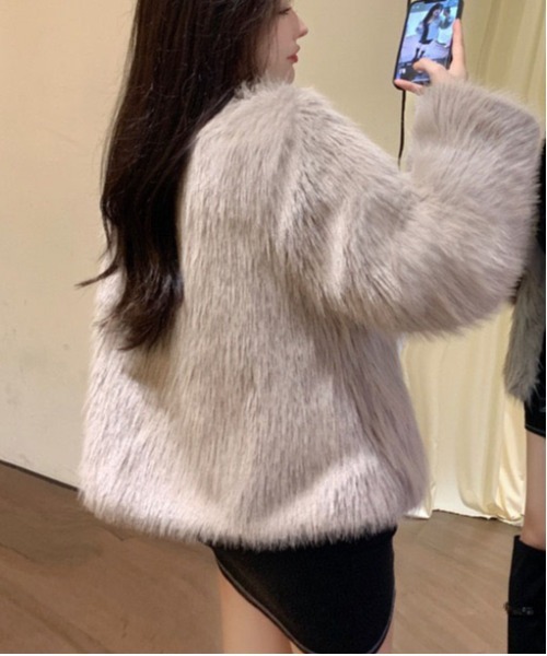 gossip！ロサンゼルス（ゴシップロサンゼルス）の「フェミニンファージャケット［韓国ファッション］（ノーカラーコート・レディース・オフホワイト/グレー/ブラック・FREE）」の6枚目の写真