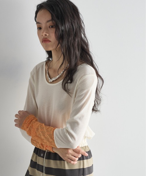 THE YOn(ザヨン)の「2WAYスイッチレースカフシアーロングスリーブT(Tシャツ/カットソー・レディース・イエロー/アイボリー/グレイッシュベージュ/チャコールグレー・FREE)」の13枚目の写真