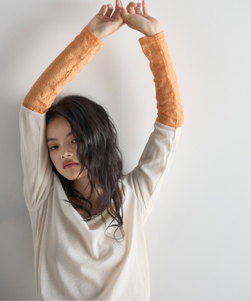 THE YOn(ザヨン)の「2WAYスイッチレースカフシアーロングスリーブT(Tシャツ/カットソー・レディース・イエロー/アイボリー/グレイッシュベージュ/チャコールグレー・FREE)」の8枚目の写真