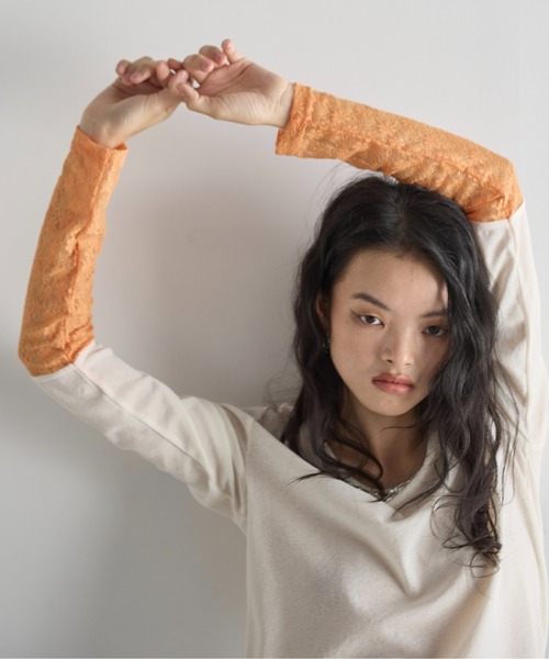 THE YOn(ザヨン)の「2WAYスイッチレースカフシアーロングスリーブT(Tシャツ/カットソー・レディース・イエロー/アイボリー/グレイッシュベージュ/チャコールグレー・FREE)」の9枚目の写真