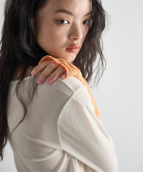 THE YOn(ザヨン)の「2WAYスイッチレースカフシアーロングスリーブT(Tシャツ/カットソー・レディース・イエロー/アイボリー/グレイッシュベージュ/チャコールグレー・FREE)」の11枚目の写真