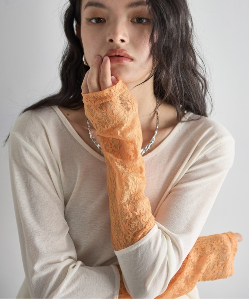 THE YOn(ザヨン)の「2WAYスイッチレースカフシアーロングスリーブT(Tシャツ/カットソー・レディース・イエロー/アイボリー/グレイッシュベージュ/チャコールグレー・FREE)」の12枚目の写真