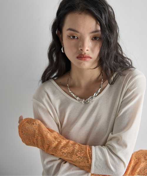 THE YOn(ザヨン)の「2WAYスイッチレースカフシアーロングスリーブT(Tシャツ/カットソー・レディース・イエロー/アイボリー/グレイッシュベージュ/チャコールグレー・FREE)」の18枚目の写真