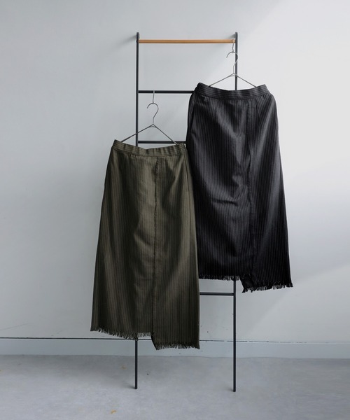 antiqua（アンティカ）の「ストライプ柄アシメロングスカート（スカート・レディース・ブラック/カーキ・ONESIZE）」の16枚目の写真