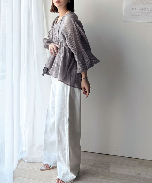 classicalelf（クラシカルエルフ）の「上品な抜け感で、体系カバーも叶う♪シアーアシメフリルブラウス（シャツ/ブラウス・レディース・チャコール/ブラック/グレイッシュベージュ/アイボリー・LARGE/MEDIUM/SMALL/X-LARGE）」の16枚目の写真