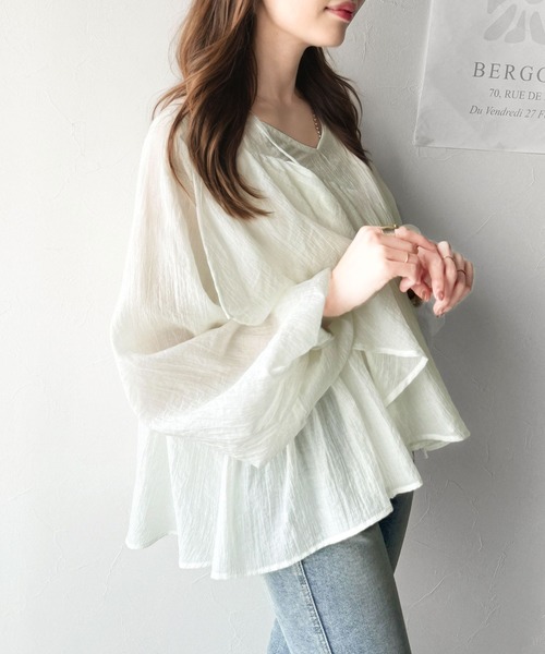 classicalelf（クラシカルエルフ）の「上品な抜け感で、体系カバーも叶う♪シアーアシメフリルブラウス（シャツ/ブラウス・レディース・チャコール/ブラック/グレイッシュベージュ/アイボリー・LARGE/MEDIUM/SMALL/X-LARGE）」の6枚目の写真