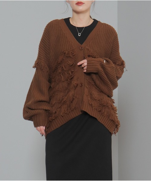 OandI(オーアンドアイ)の「バルキーフリンジカーディガン(カーディガン/ボレロ・レディース・ブラウン/チャコールグレー/ブラック・FREE)」の11枚目の写真