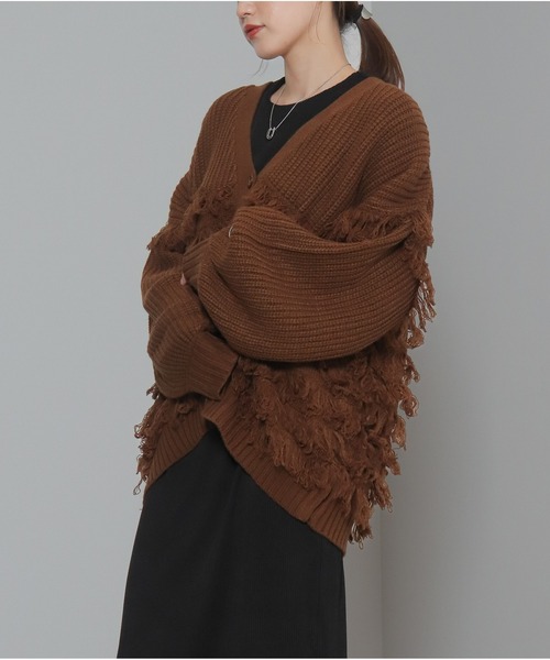 OandI(オーアンドアイ)の「バルキーフリンジカーディガン(カーディガン/ボレロ・レディース・ブラウン/チャコールグレー/ブラック・FREE)」の14枚目の写真