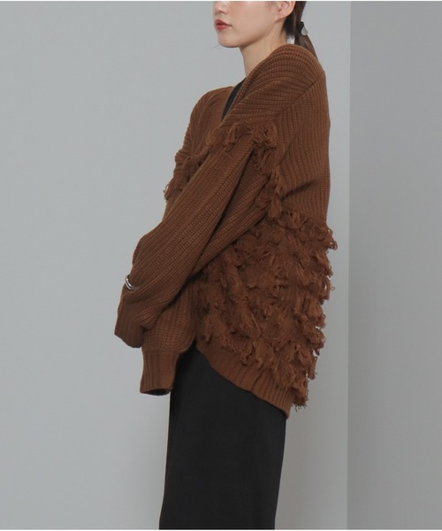 OandI(オーアンドアイ)の「バルキーフリンジカーディガン(カーディガン/ボレロ・レディース・ブラウン/チャコールグレー/ブラック・FREE)」の15枚目の写真