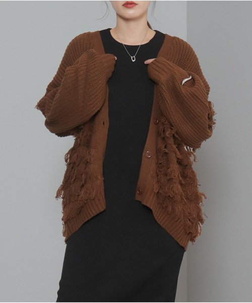 OandI(オーアンドアイ)の「バルキーフリンジカーディガン(カーディガン/ボレロ・レディース・ブラウン/チャコールグレー/ブラック・FREE)」の20枚目の写真