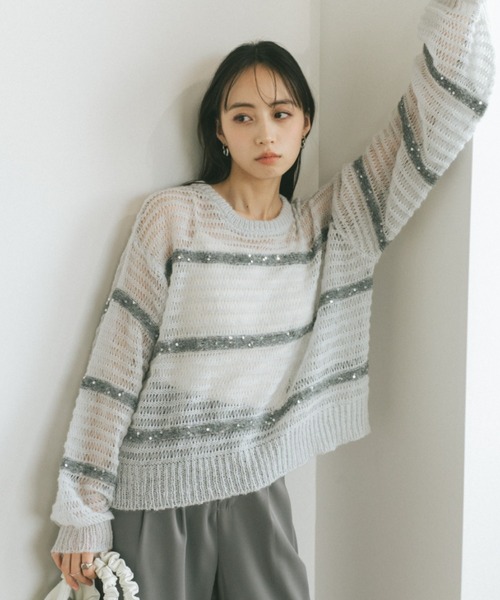 VANNIE U（ヴァニーユー）の「スパンコールボーダーシアーニット（ニット/セーター・レディース・アイボリー/ライトグレー/ピンク・FREE）」の2枚目の写真