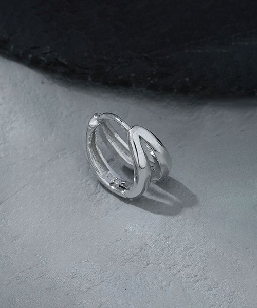 SBG（エスビー）の「SBG ダブルフープピアス 片耳（ピアス（片耳用）・メンズ・ブラック/シルバー・FREE）」の5枚目の写真