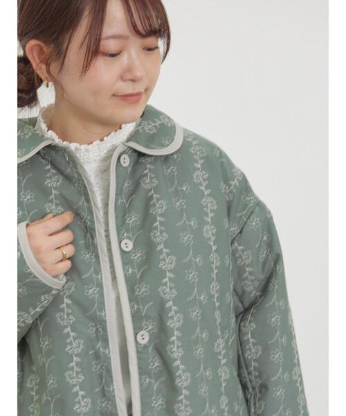 Samansa Mos2(サマンサ モスモス)の「中綿花柄刺繍パイピングジャケット(ノーカラージャケット・レディース・キナリ/グリーン/チャコールグレー・F)」の10枚目の写真