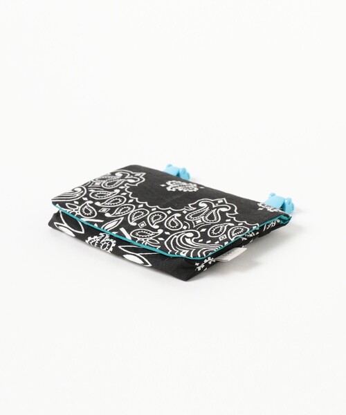 こども ビームス（コドモビームス）の「lusikka / バンダナ柄 移動ポケット（ボディバッグ/ウエストポーチ・キッズ・ブラック/サックスブルー・ONE SIZE）」の4枚目の写真