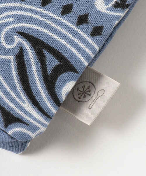 こども ビームス（コドモビームス）の「lusikka / バンダナ柄 移動ポケット（ボディバッグ/ウエストポーチ・キッズ・ブラック/サックスブルー・ONE SIZE）」の11枚目の写真