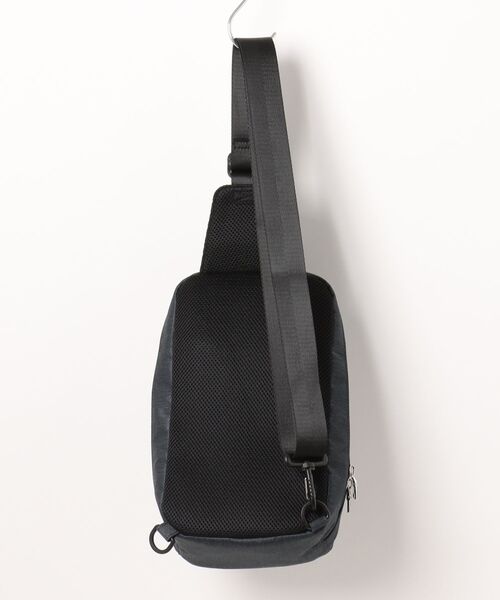Blue Standard （ブルースタンダード）の「【BULE STANDARD/ブルースタンダード】【コンパクトな荷物でのお出掛けにぴったり】切り替え フェイクレザー ボディーバッグ 内ポケット付き デイリーユース トラベル イベント お出かけ 旅行 ユニセックス（ボディバッグ/ウエストポーチ・メンズ・ブラック/ネイビー・FREE）」の20枚目の写真