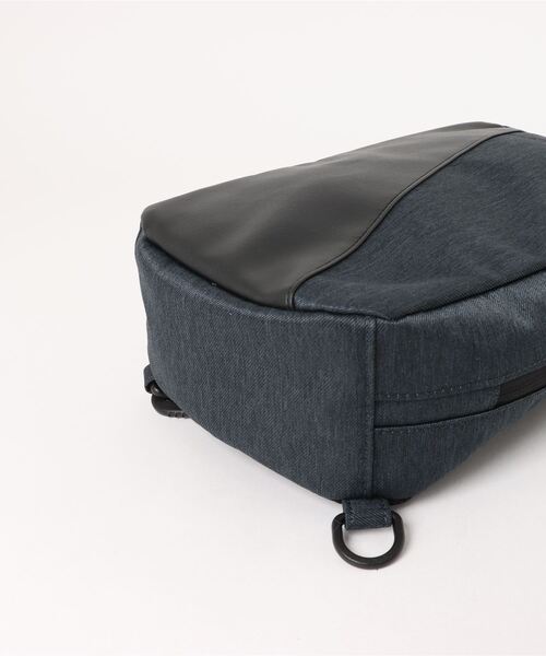 Blue Standard （ブルースタンダード）の「【BULE STANDARD/ブルースタンダード】【コンパクトな荷物でのお出掛けにぴったり】切り替え フェイクレザー ボディーバッグ 内ポケット付き デイリーユース トラベル イベント お出かけ 旅行 ユニセックス（ボディバッグ/ウエストポーチ・メンズ・ブラック/ネイビー・FREE）」の19枚目の写真