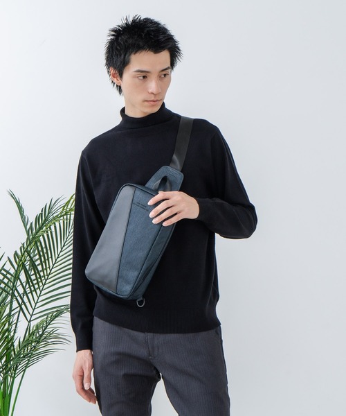 Blue Standard （ブルースタンダード）の「【BULE STANDARD/ブルースタンダード】【コンパクトな荷物でのお出掛けにぴったり】切り替え フェイクレザー ボディーバッグ 内ポケット付き デイリーユース トラベル イベント お出かけ 旅行 ユニセックス（ボディバッグ/ウエストポーチ・メンズ・ブラック/ネイビー・FREE）」の10枚目の写真