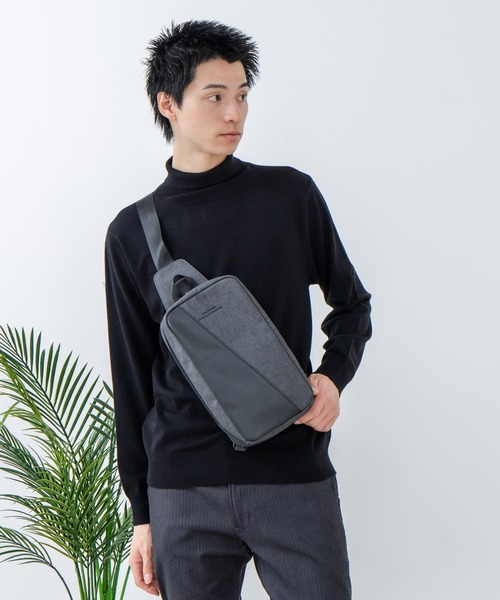 Blue Standard （ブルースタンダード）の「【BULE STANDARD/ブルースタンダード】【コンパクトな荷物でのお出掛けにぴったり】切り替え フェイクレザー ボディーバッグ 内ポケット付き デイリーユース トラベル イベント お出かけ 旅行 ユニセックス（ボディバッグ/ウエストポーチ・メンズ・ブラック/ネイビー・FREE）」の16枚目の写真