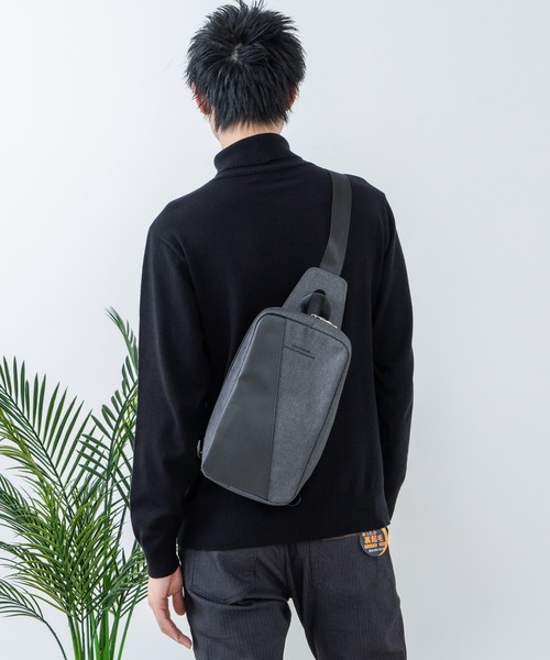 Blue Standard （ブルースタンダード）の「【BULE STANDARD/ブルースタンダード】【コンパクトな荷物でのお出掛けにぴったり】切り替え フェイクレザー ボディーバッグ 内ポケット付き デイリーユース トラベル イベント お出かけ 旅行 ユニセックス（ボディバッグ/ウエストポーチ・メンズ・ブラック/ネイビー・FREE）」の13枚目の写真