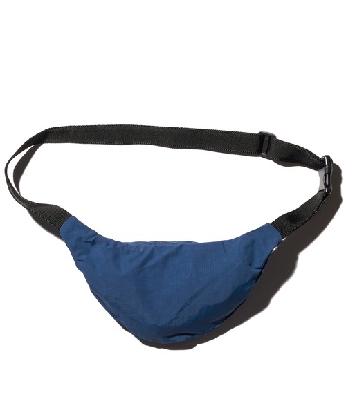 FIRST DOWN（ファーストダウン）の「軽量 ミニ ボディバッグ（ボディバッグ/ウエストポーチ・メンズ・ブラック/ブルーグリーン/ホワイト・F）」の4枚目の写真