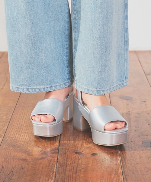 Honeys（ハニーズ）の「スクエアヒールサンダル（サンダル・レディース・アイボリー/ブラック/イエロー系その他/シルバー・L/M/S）」の4枚目の写真