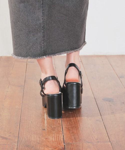 Honeys（ハニーズ）の「スクエアヒールサンダル（サンダル・レディース・アイボリー/ブラック/イエロー系その他/シルバー・L/M/S）」の7枚目の写真