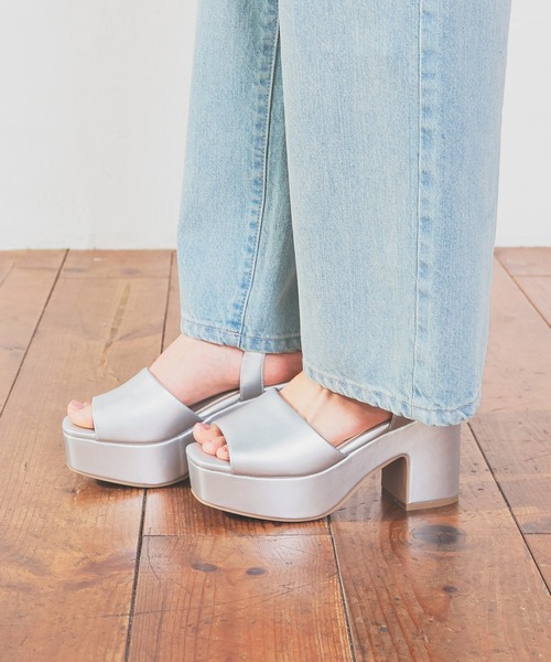 Honeys（ハニーズ）の「スクエアヒールサンダル（サンダル・レディース・アイボリー/ブラック/イエロー系その他/シルバー・L/M/S）」の9枚目の写真