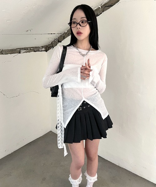 4INT.(フォイント)の「【ギークシック / インナーパンツ付き】 ダブルベルト ストライプ プリーツ ミニ スカート(スカート・レディース・チャコールグレー/ブラック・M/S)」の15枚目の写真