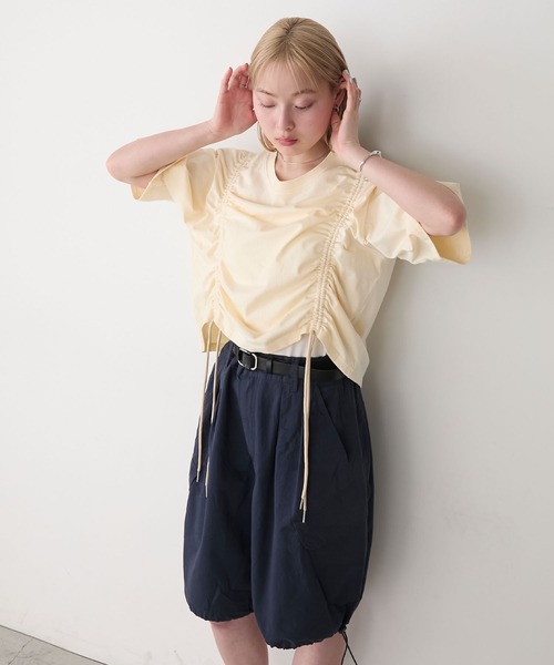 forksy.(フォルクシー)の「【forksy.】ドロストギャザー クロップド丈Tシャツ(Tシャツ/カットソー・レディース・ホワイト/ライトイエロー/ブルー/ブラック・FREE)」の4枚目の写真
