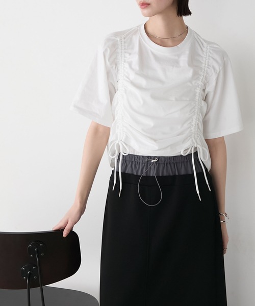 forksy.(フォルクシー)の「【forksy.】ドロストギャザー クロップド丈Tシャツ(Tシャツ/カットソー・レディース・ホワイト/ライトイエロー/ブルー/ブラック・FREE)」の1枚目の写真