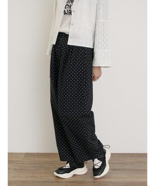 Samansa Mos2（サマンサ モスモス）の「【M/Lサイズ】ドット柄ストレートパンツ（その他パンツ・レディース・ベージュ/オフホワイト/ブラック・M/L）」の9枚目の写真