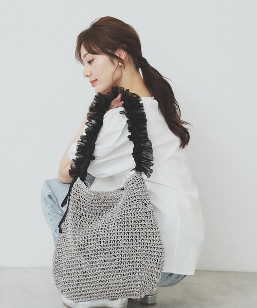 index（インデックス）の「雑材ワンショルダーフリルA4トート（トートバッグ・レディース・ライトベージュ/グレー/ベージュ系その他7・00）」の4枚目の写真